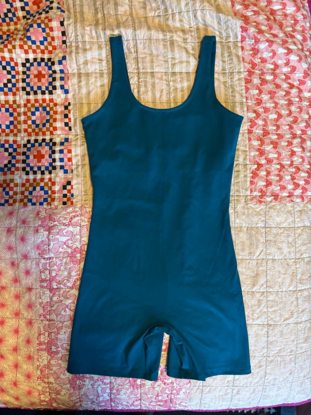 girlfriend collective Scoop-Neck Short Jumpsuit M EUC